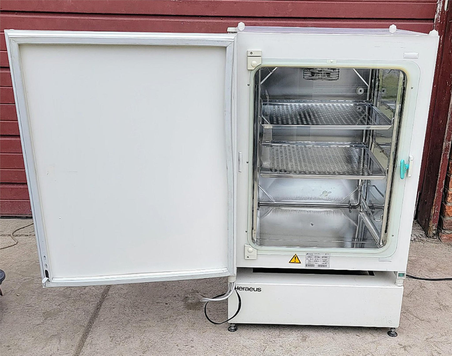 HERA CELL 240 CO2 INCUBATOR by HERAEUS with ST STEEL TRAYS & Bonus BASE FREESHIP