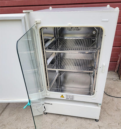 HERA CELL 240 CO2 INCUBATOR by HERAEUS with ST STEEL TRAYS & Bonus BASE FREESHIP