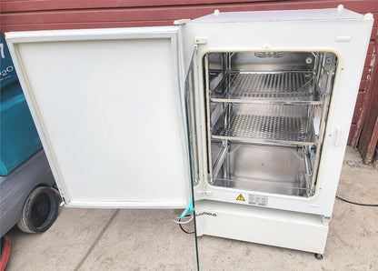 HERA CELL 240 CO2 INCUBATOR by HERAEUS with ST STEEL TRAYS & Bonus BASE FREESHIP