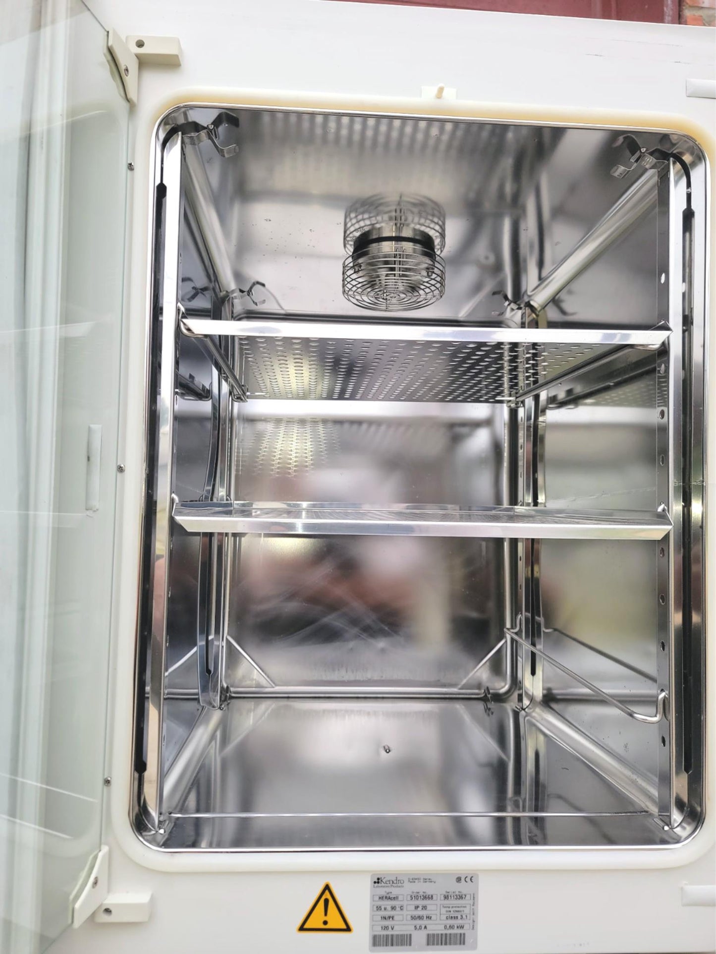 HERA CELL 240 CO2 INCUBATOR by HERAEUS with ST STEEL TRAYS & Bonus BASE FREESHIP