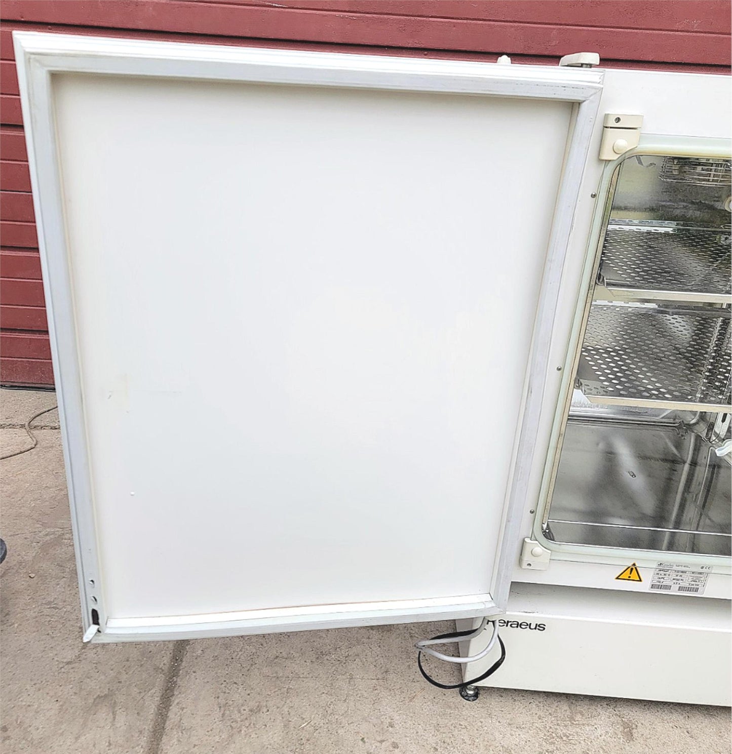 HERA CELL 240 CO2 INCUBATOR by HERAEUS with ST STEEL TRAYS & Bonus BASE FREESHIP