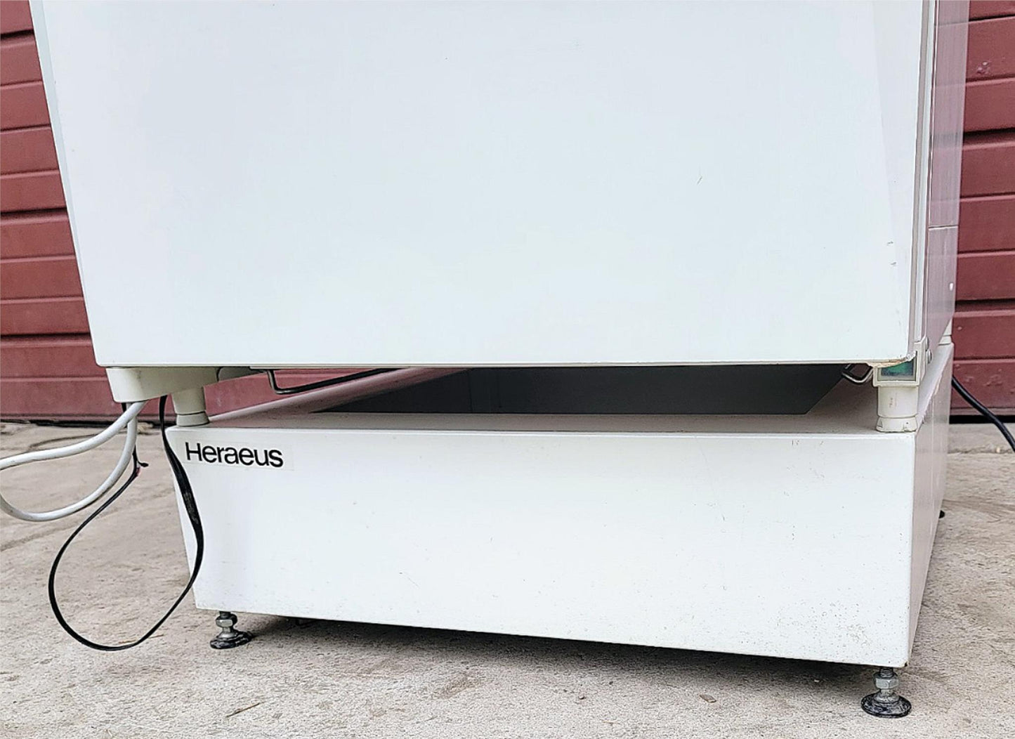 HERA CELL 240 CO2 INCUBATOR by HERAEUS with ST STEEL TRAYS & Bonus BASE FREESHIP