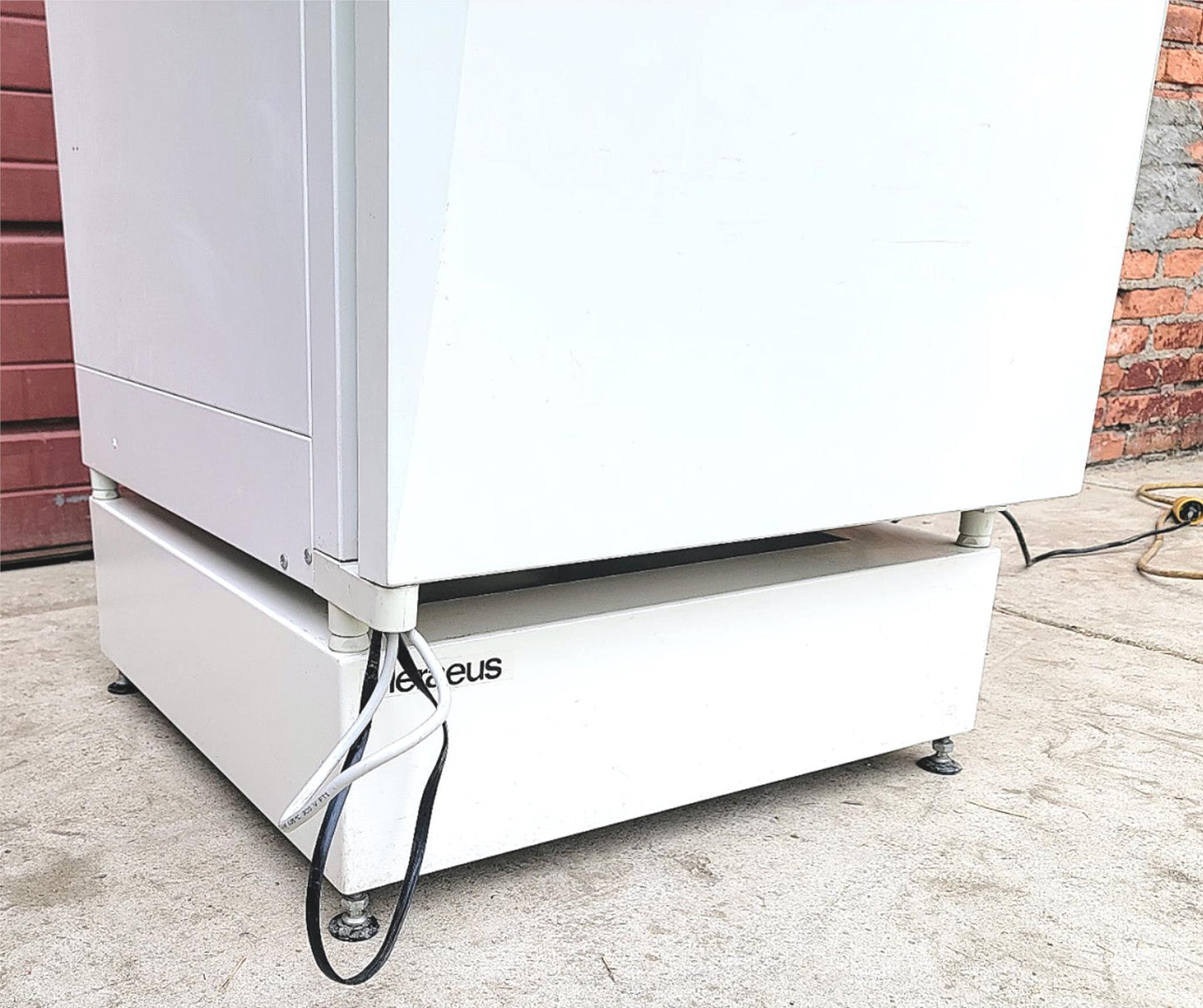 HERA CELL 240 CO2 INCUBATOR by HERAEUS with ST STEEL TRAYS & Bonus BASE FREESHIP