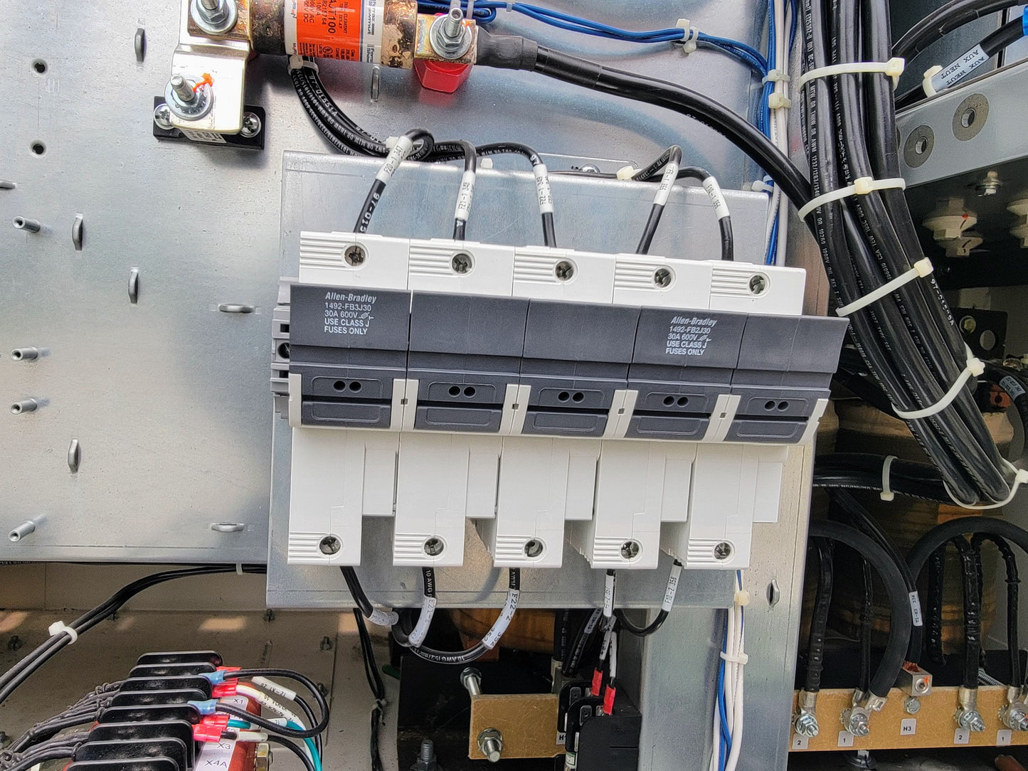 ALLEN BRADLEY ROCKWELL AUTOMATION 1608P200A480V3SHC DySC 200AMP VOLT SAG PROTECT