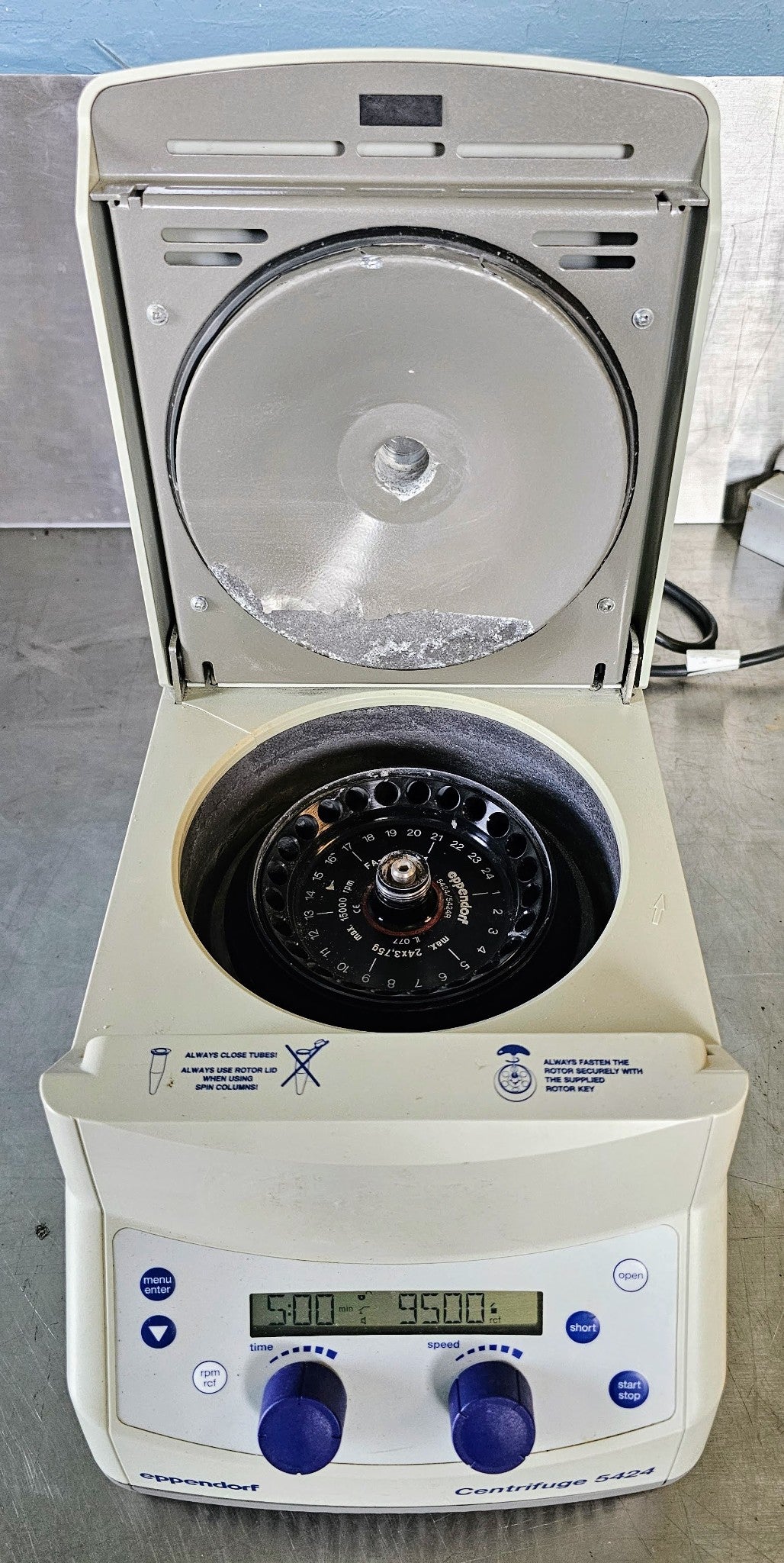 EPPENDORF 5424 CENTRIFUGE & AEROSOL-TIGHT FA-45-24-11 ROTOR & MANUAL WATCH VIDEO