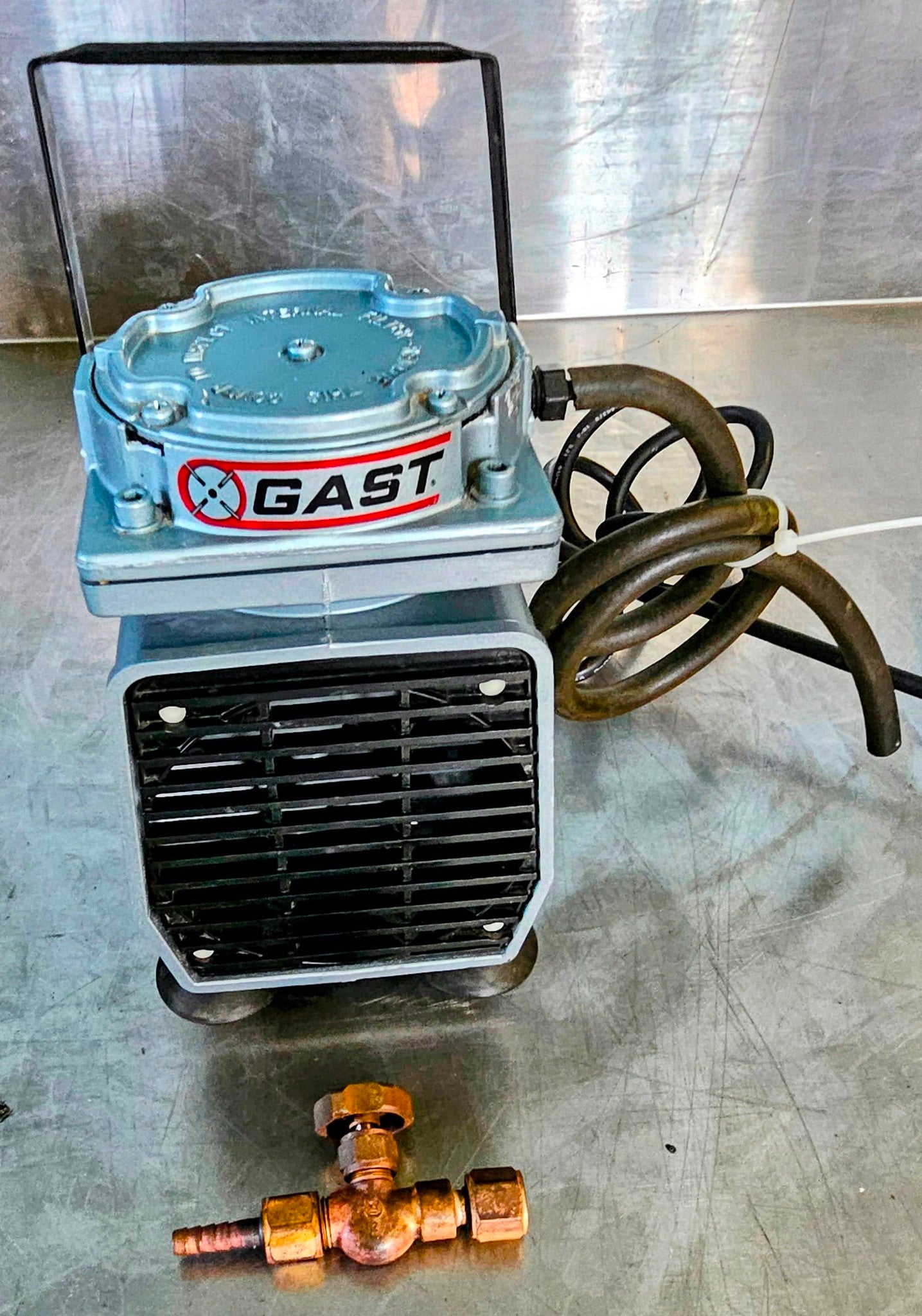 100% GAST DOA-P161-AA VACUUM PUMP BONUS BRASS CONNECTOR 90DAYWARRANTY WATCHVIDEO