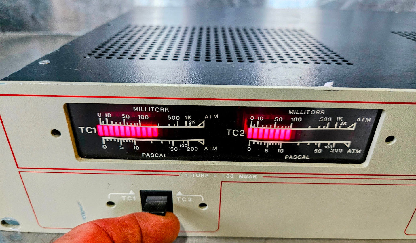 VARIAN 880 RS GAS VACUUM IONIZATION PRESSURE GAUGE 90-DAY-WARRANTY FREE SHIP