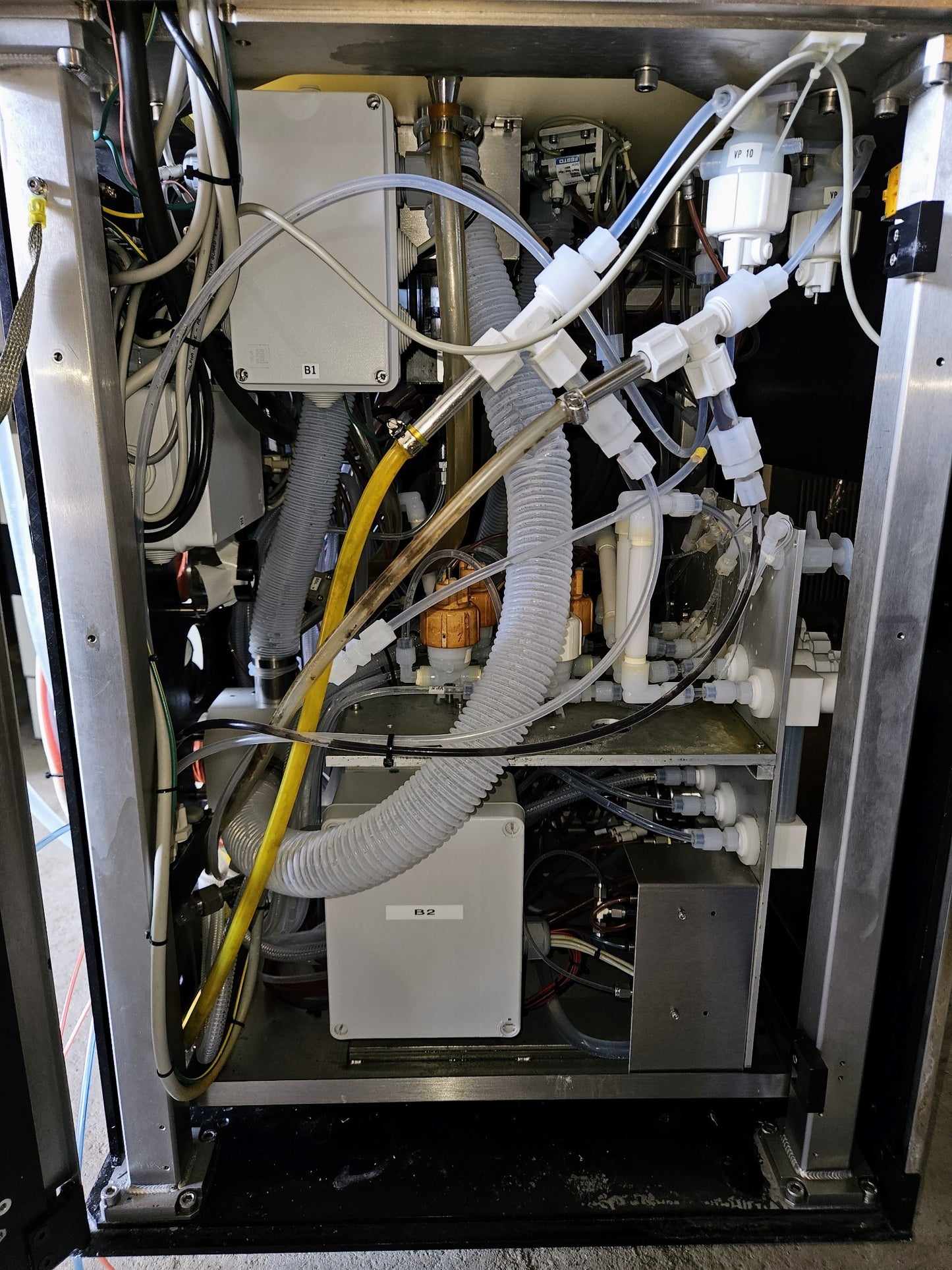 CYBOR KARL SUSS  MicroTec NANOFABRI CLUSTER RC-8 GYRSET HOT/COLD PLATE GENCOBOT