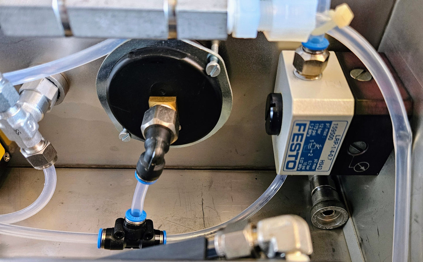 CYBOR KARL SUSS  MicroTec NANOFABRI CLUSTER RC-8 GYRSET HOT/COLD PLATE GENCOBOT