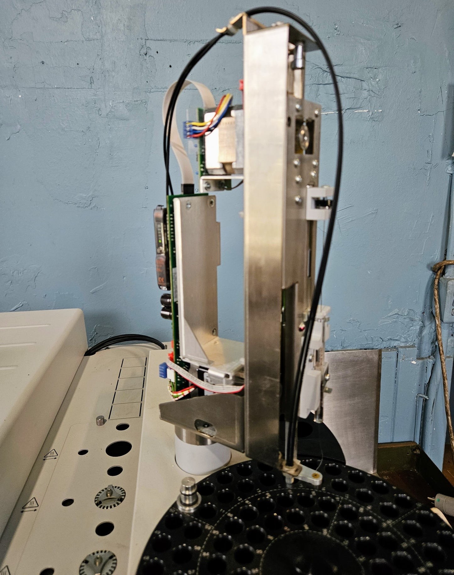 VARIAN 450-GC CHROMATOGRAPH MASS SPECTROMETER & ULVAC VACUUM PUMP WATCH VIDEO