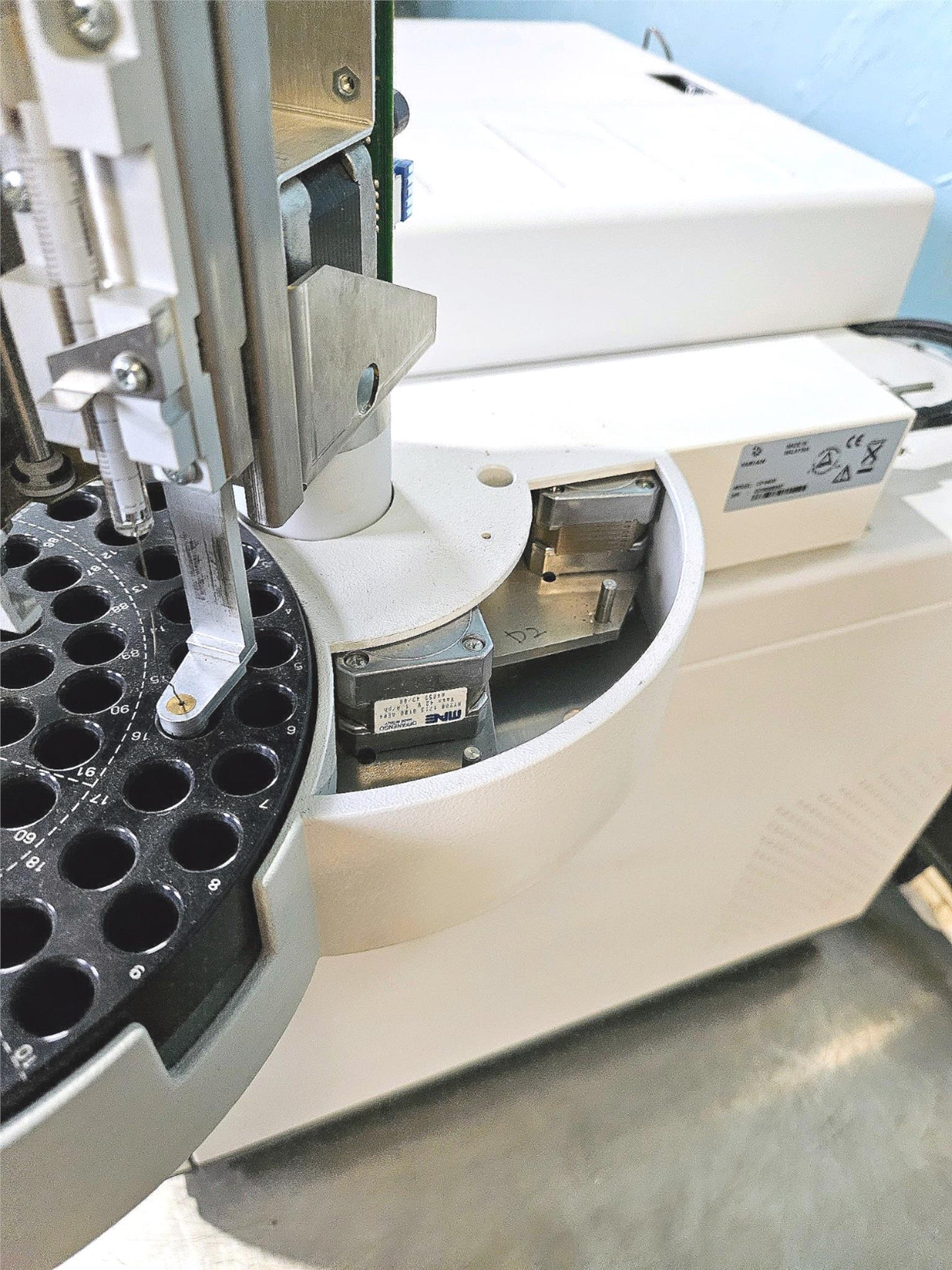 VARIAN 450-GC CHROMATOGRAPH MASS SPECTROMETER & ULVAC VACUUM PUMP WATCH VIDEO