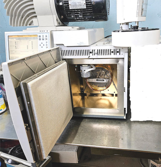 - VARIAN 450-GC CHROMATOGRAPH MASS SPECTROMETER & ULVAC VACUUM PUMP WATCH VIDEO