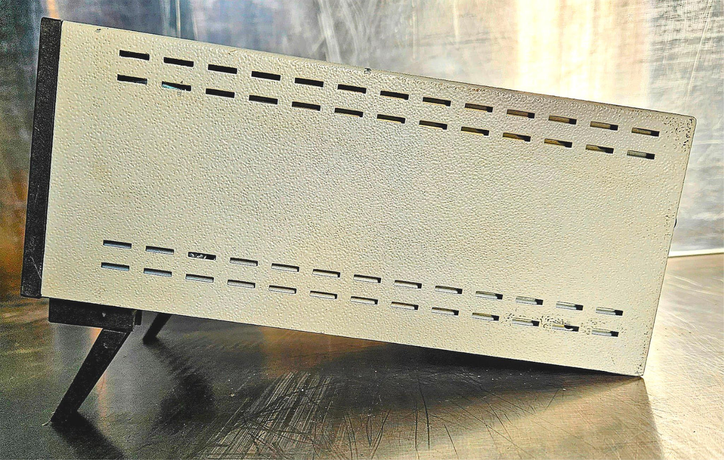 EDWARDS PIRANI PENNING HIGH VACUUM CATHODE CONTROLLER 1105 (DOES NOT POWER ON)