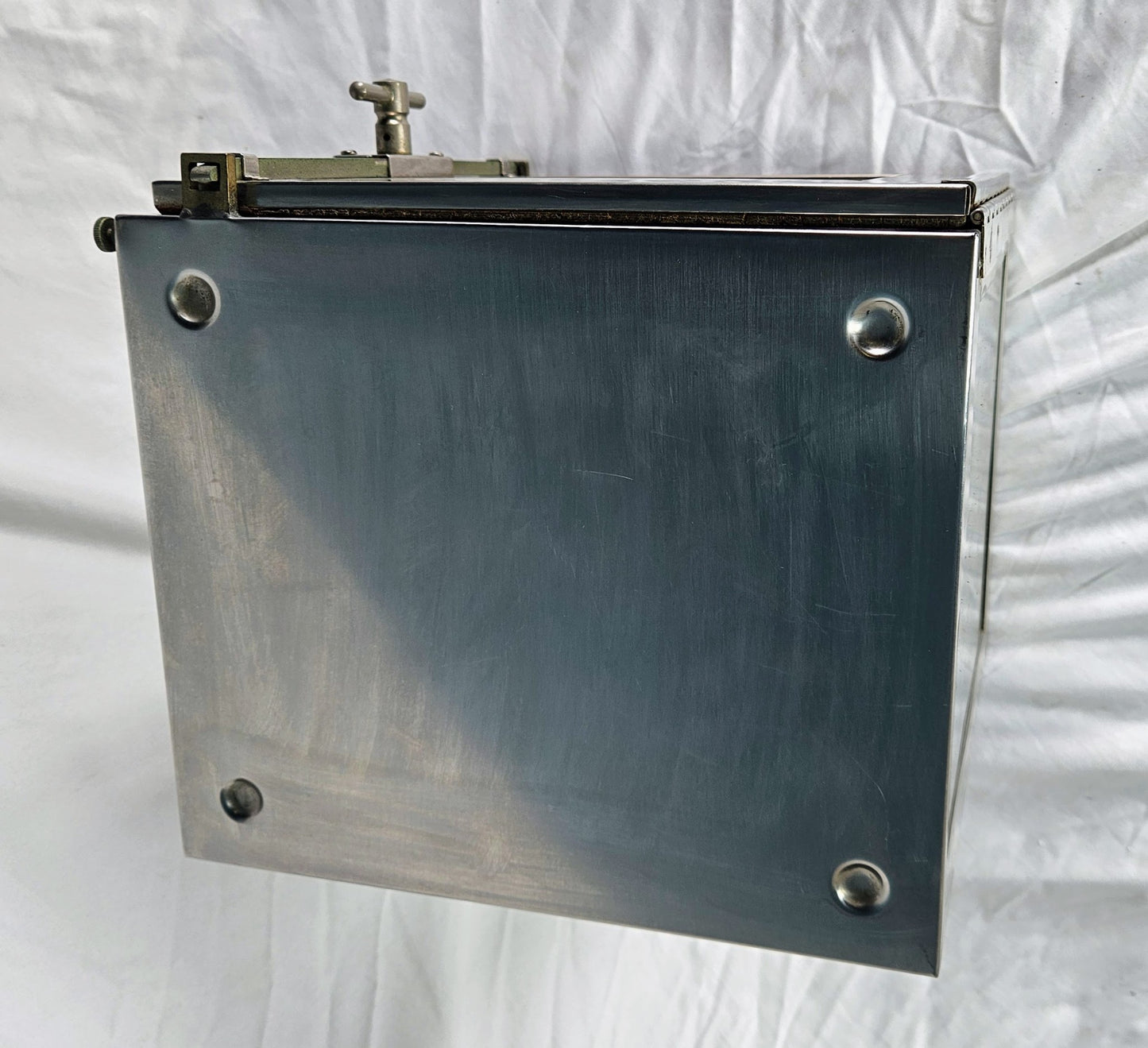 BRINKMANN 12.5 x 12 x 12 DESICCATOR CABINET & BIORAD INNER PLATE 90-DAY-WARRANTY