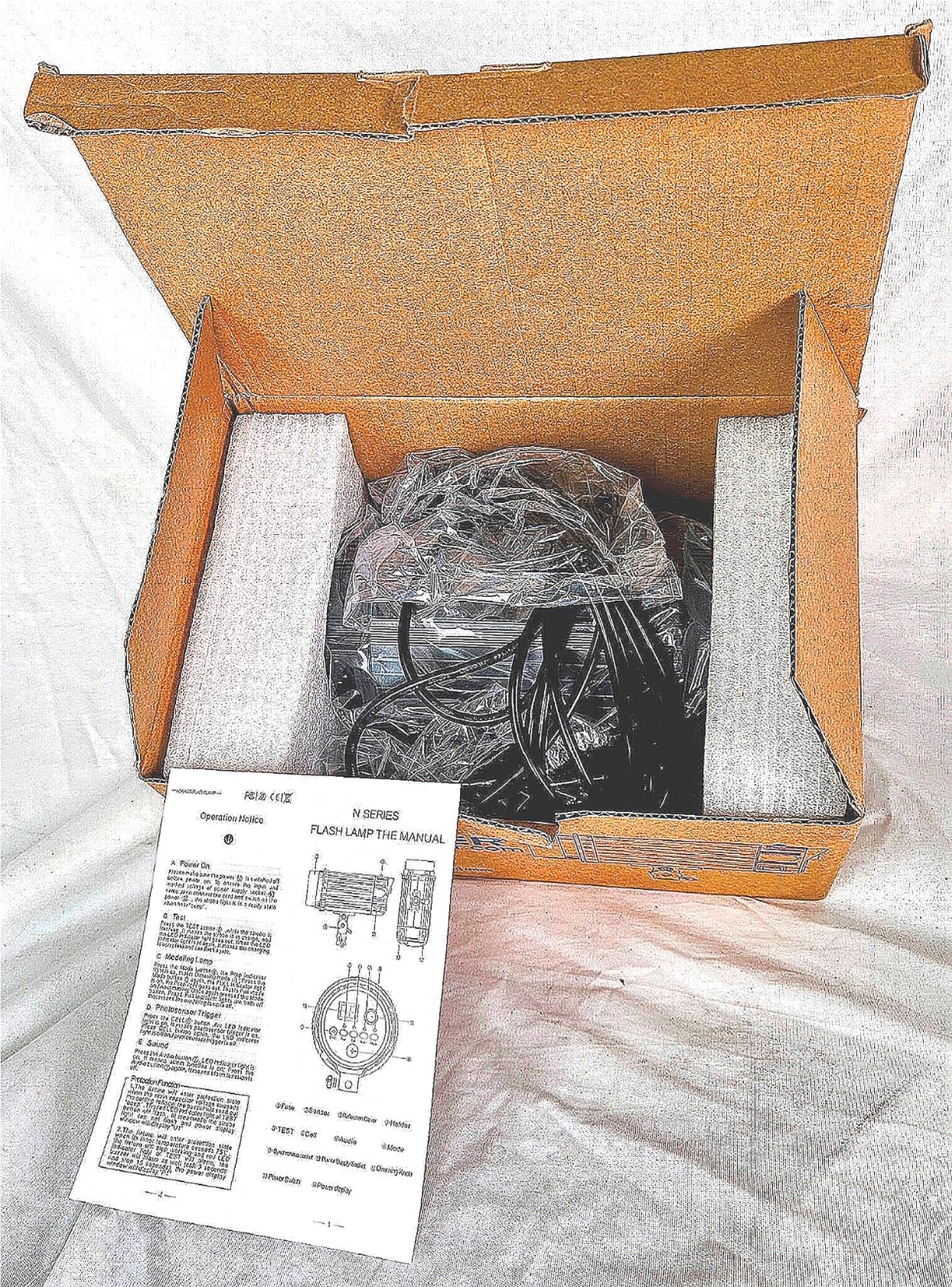 NEEWER N-300W™ STROBE FLASH LIGHT FOR STUDIO LOCATION PORTRAIT PHOTOGRAPHY BRNEW