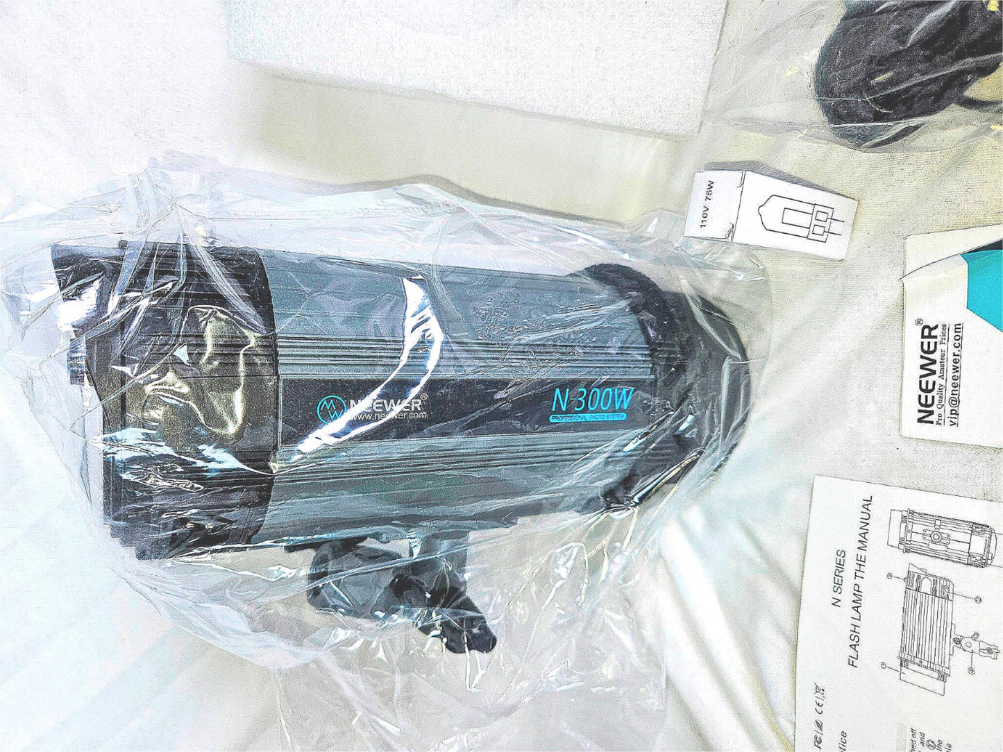 NEEWER N-300W™ STROBE FLASH LIGHT FOR STUDIO LOCATION PORTRAIT PHOTOGRAPHY BRNEW