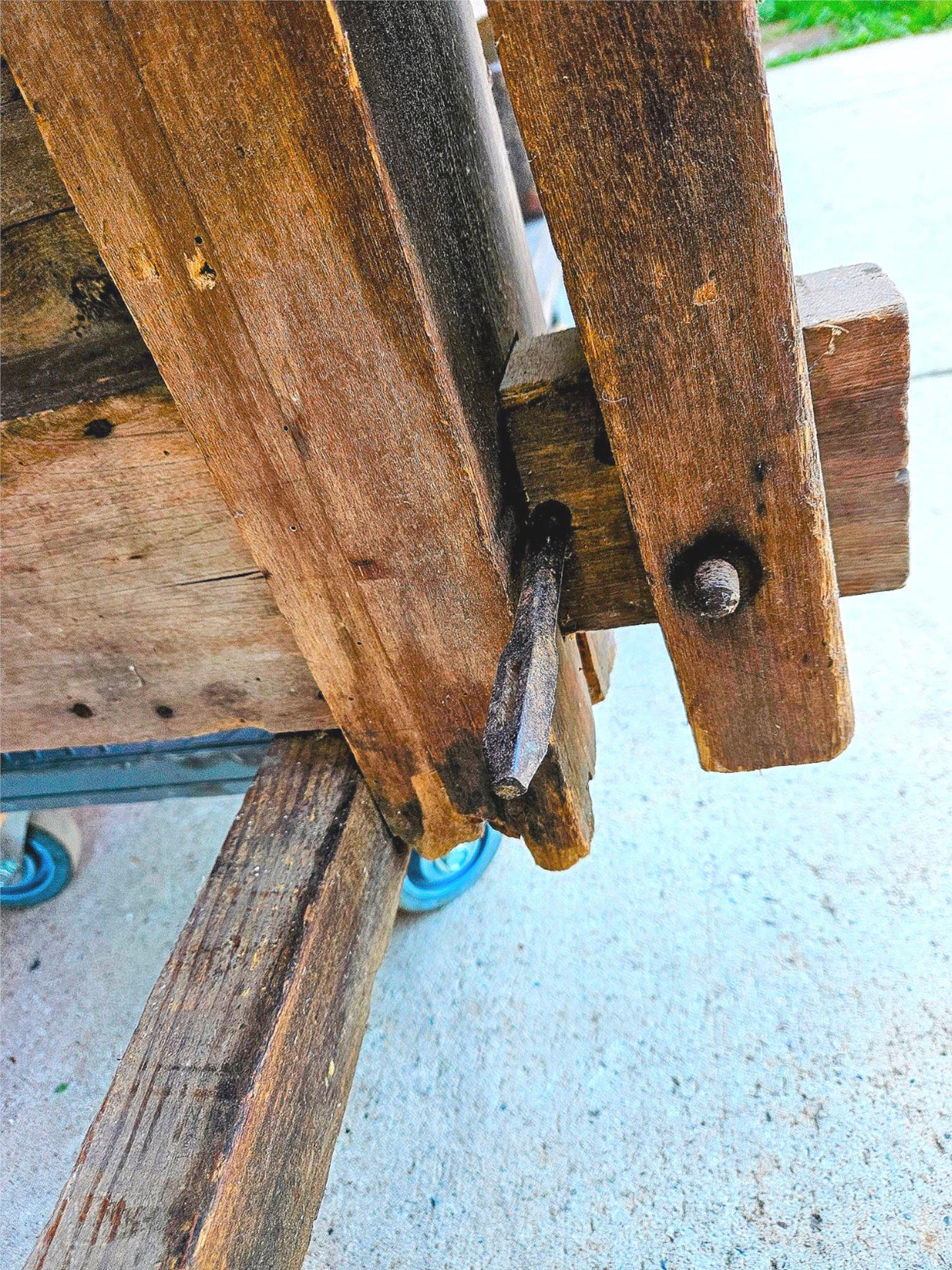 VINTAGE RUSTIC PINE CARPENTER WORKBENCH w IRON VICE CLAMP & STORAGE TRUNK TOOLS