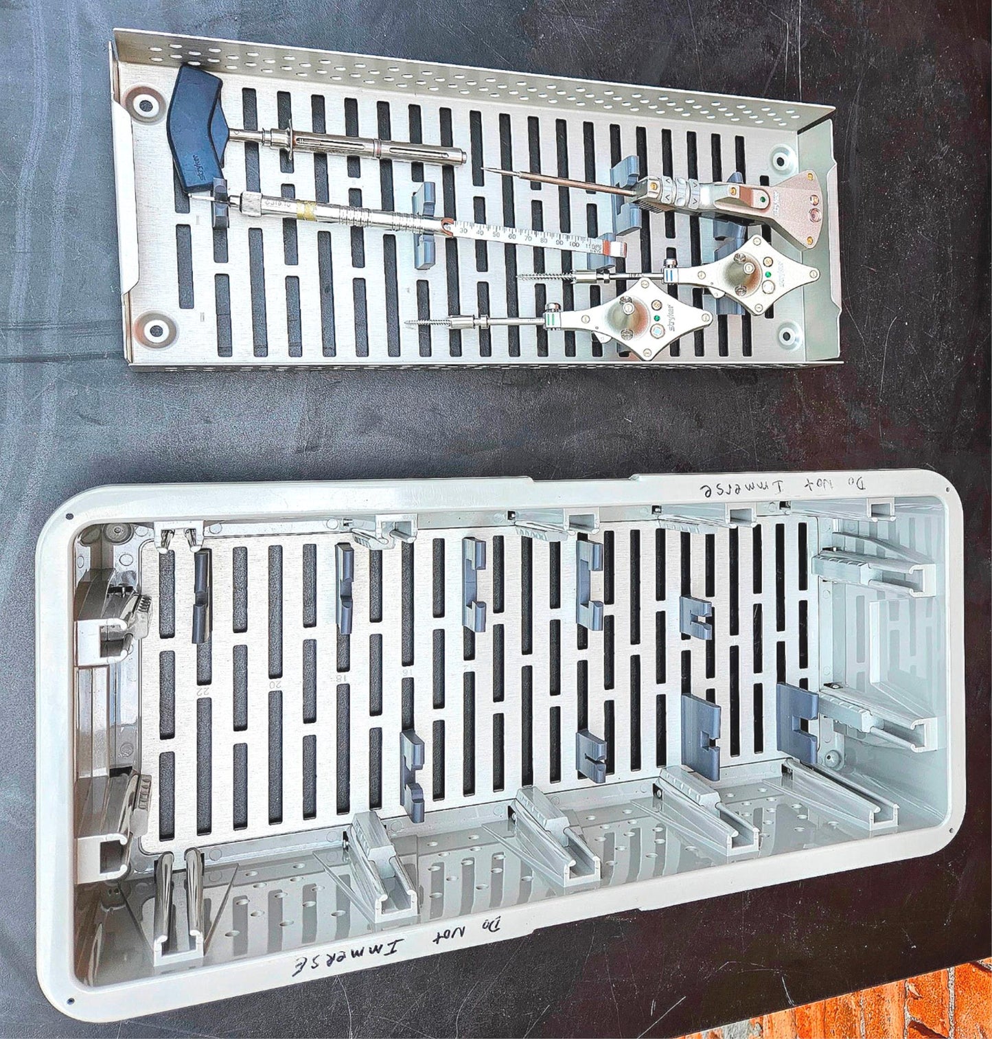 STRYKER SURGICAL 6001-35 LARGE STERILIZING TRAY with 8 KNEE INSTRUMENTS + MANUAL