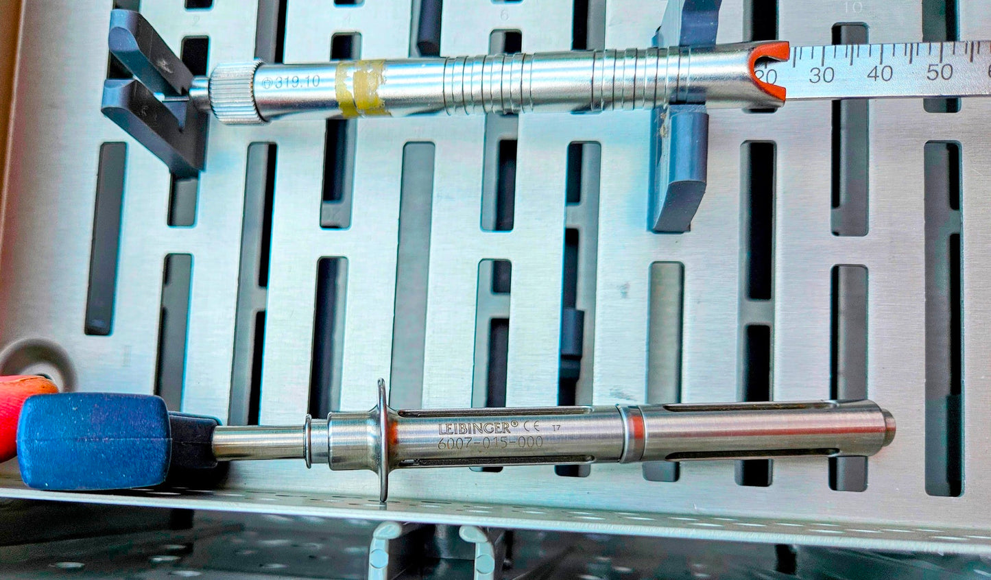 STRYKER SURGICAL 6001-35 LARGE STERILIZING TRAY with 8 KNEE INSTRUMENTS + MANUAL