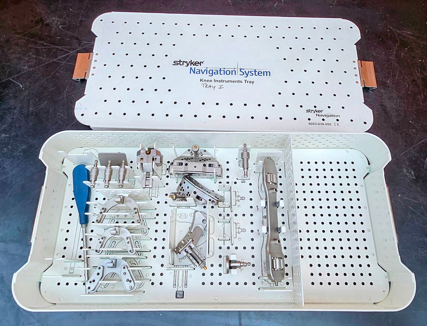 STRYKER SURGICAL NAVIGATION SYSTEM 6000-200 & SENSOR BAR & MONITOR but no CPU