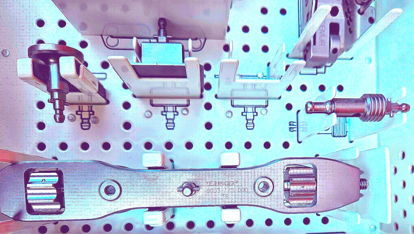 STRYKER 6003-039-000 SURGICAL NAVIGATION STERILIZING TRAY & 14 KNEE INSTRUMENTS