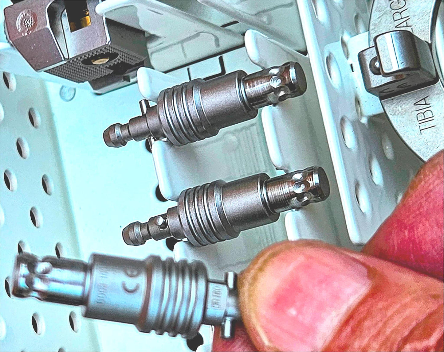 STRYKER SURGICAL NAVIGATION SYSTEM 6000-200 & SENSOR BAR & MONITOR but no CPU