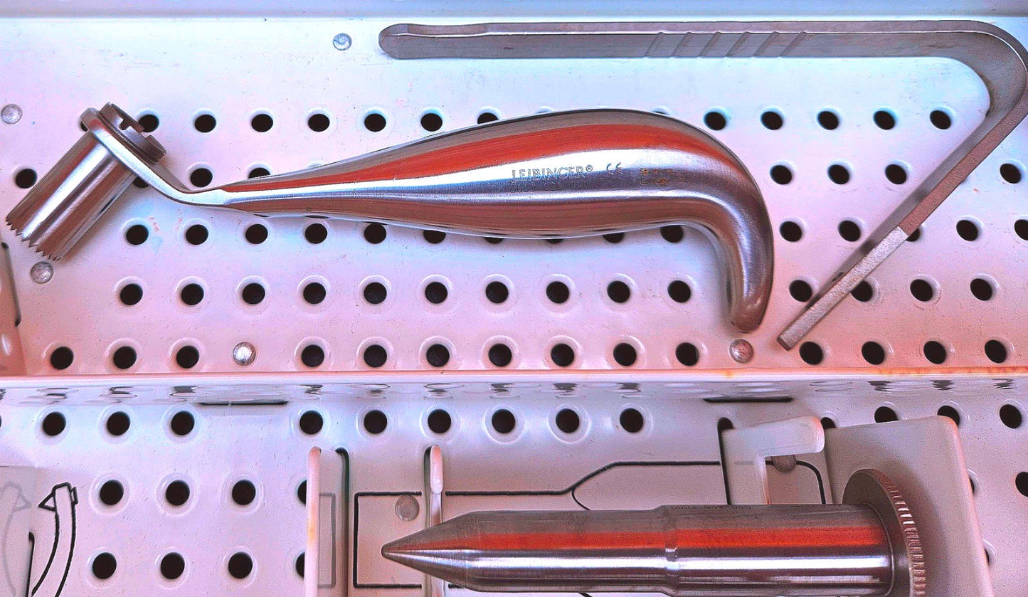 STRYKER SURGICAL NAVIGATION SYSTEM 6000-200 & SENSOR BAR & MONITOR but no CPU