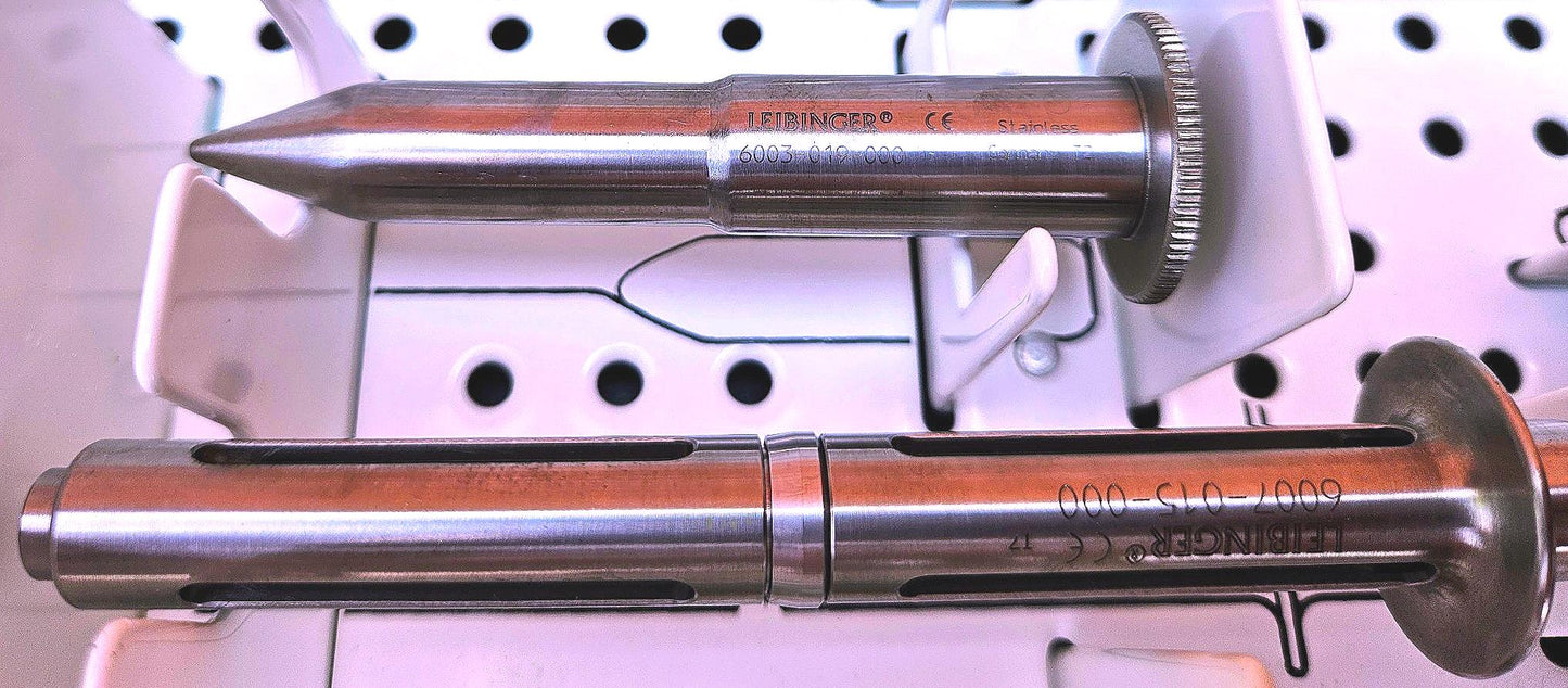 STRYKER 6000-040 SURGICAL NAVIGATION STERILIZING TRAY with 23 KNEE INSTRUMENTS