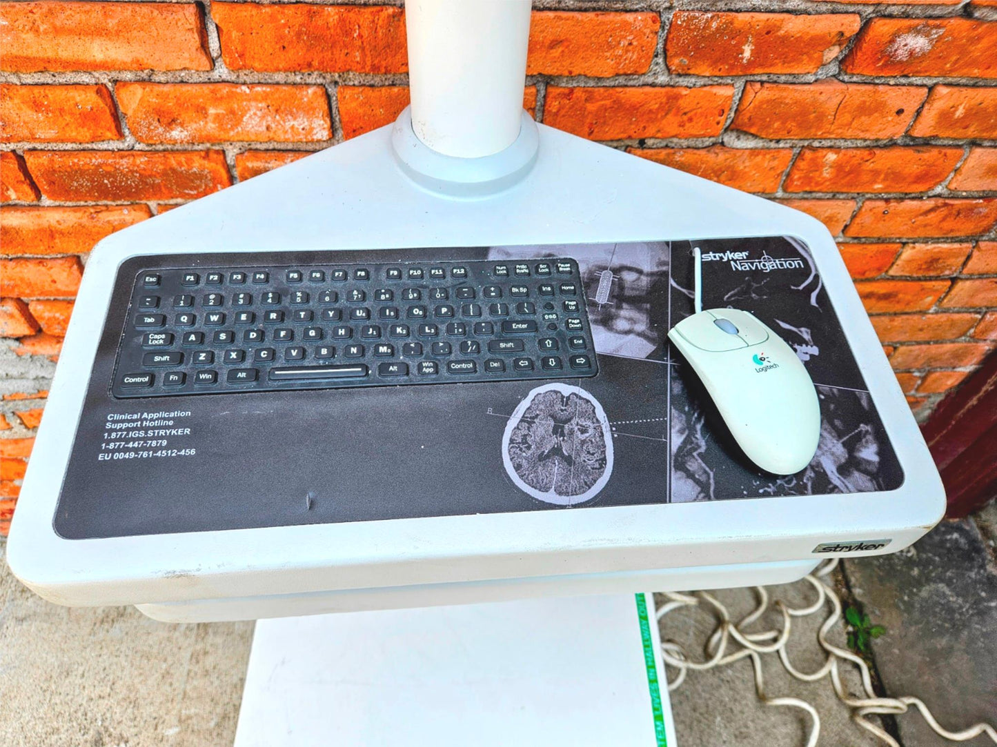 STRYKER SURGICAL NAVIGATION SYSTEM 6000-200 & SENSOR BAR & MONITOR but no CPU