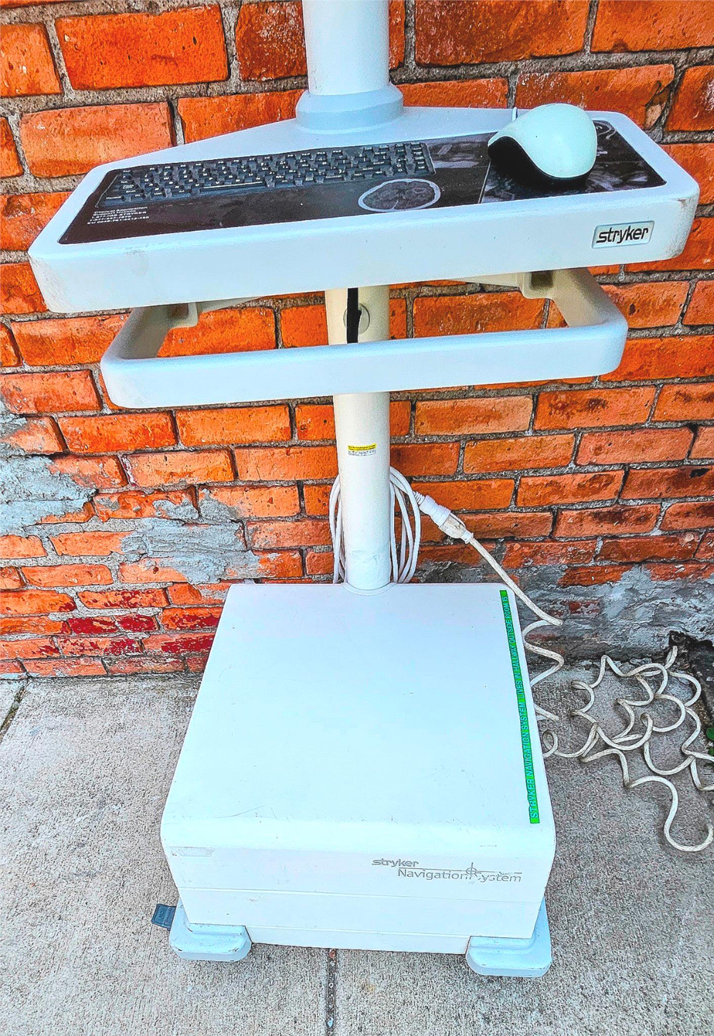 STRYKER SURGICAL NAVIGATION SYSTEM 6000-200 & SENSOR BAR & MONITOR but no CPU