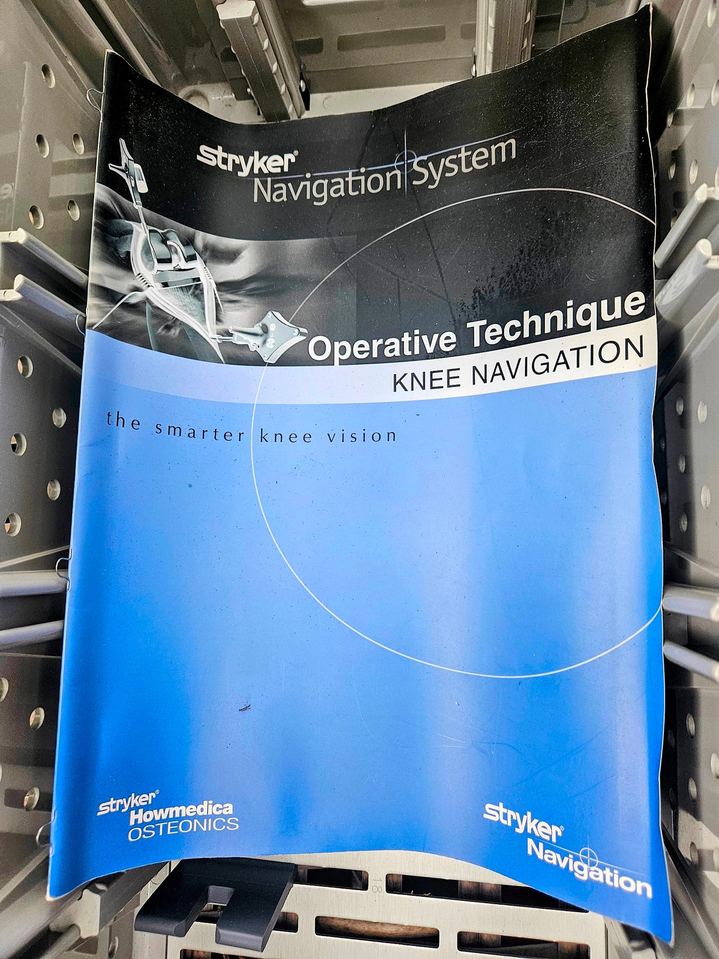 STRYKER SURGICAL 6001-35 LARGE STERILIZING TRAY with 8 KNEE INSTRUMENTS + MANUAL