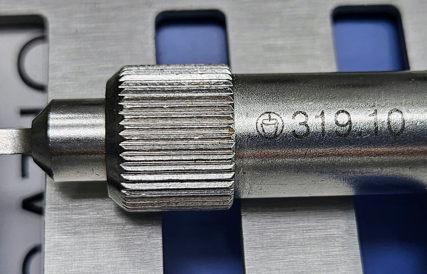 STRYKER SURGICAL 6001-35 LARGE STERILIZING TRAY with 8 KNEE INSTRUMENTS + MANUAL