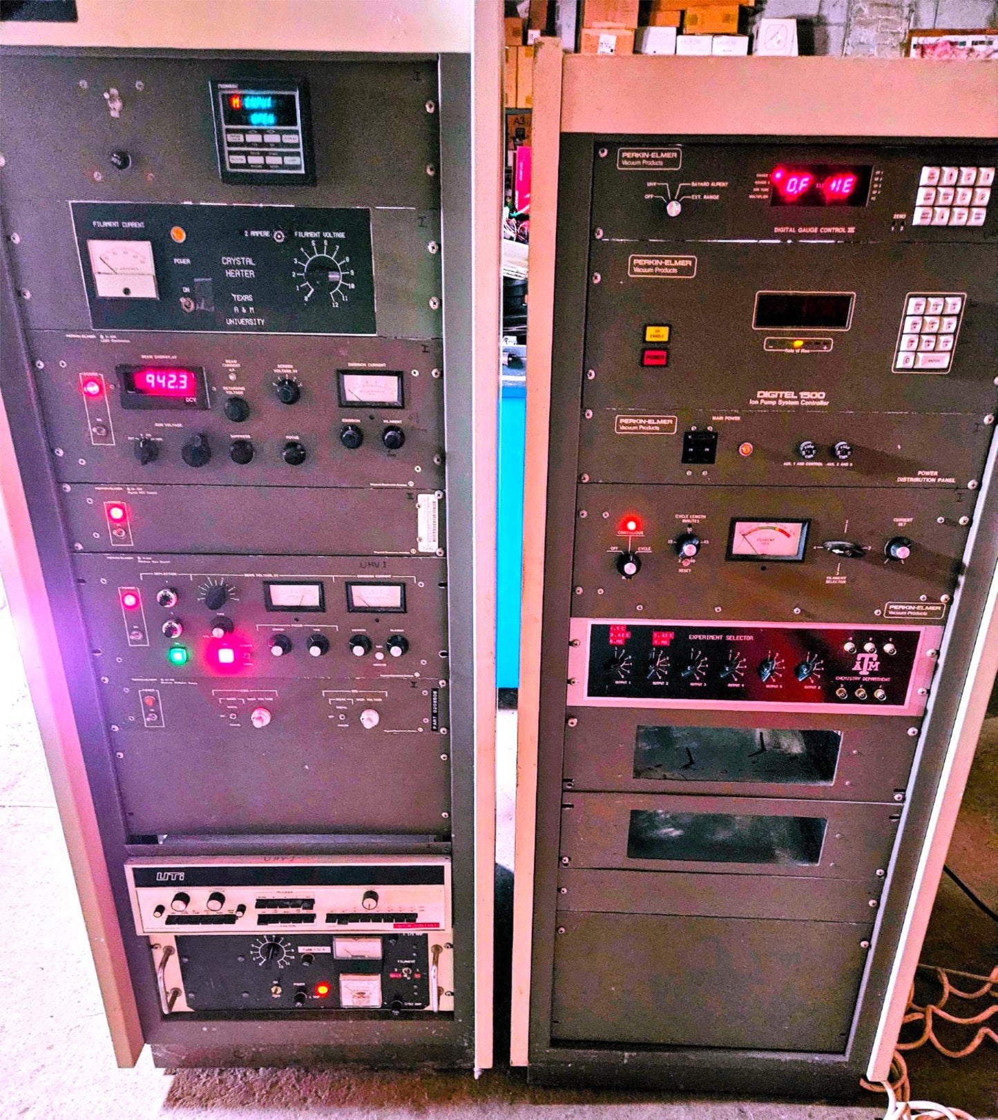 PERKIN-ELMER ULTRA HIGH VACUUM 32-100 / 11-010 ION ELECTRON CHROMATOGRAPH SYSTEM