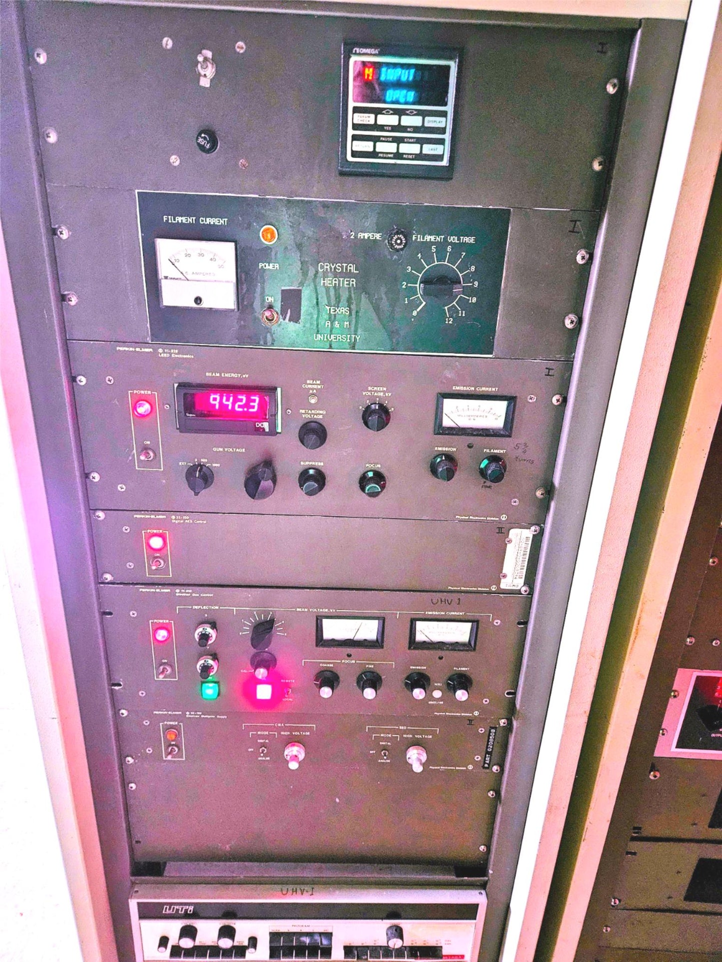 PERKIN-ELMER ULTRA HIGH VACUUM 32-100 / 11-010 ION ELECTRON CHROMATOGRAPH SYSTEM