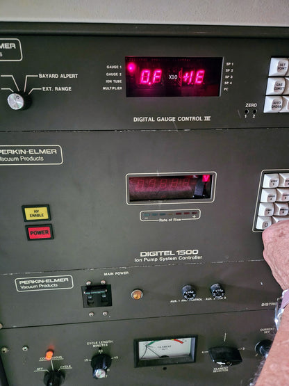 PERKIN-ELMER ULTRA HIGH VACUUM 32-100 / 11-010 ION ELECTRON CHROMATOGRAPH SYSTEM