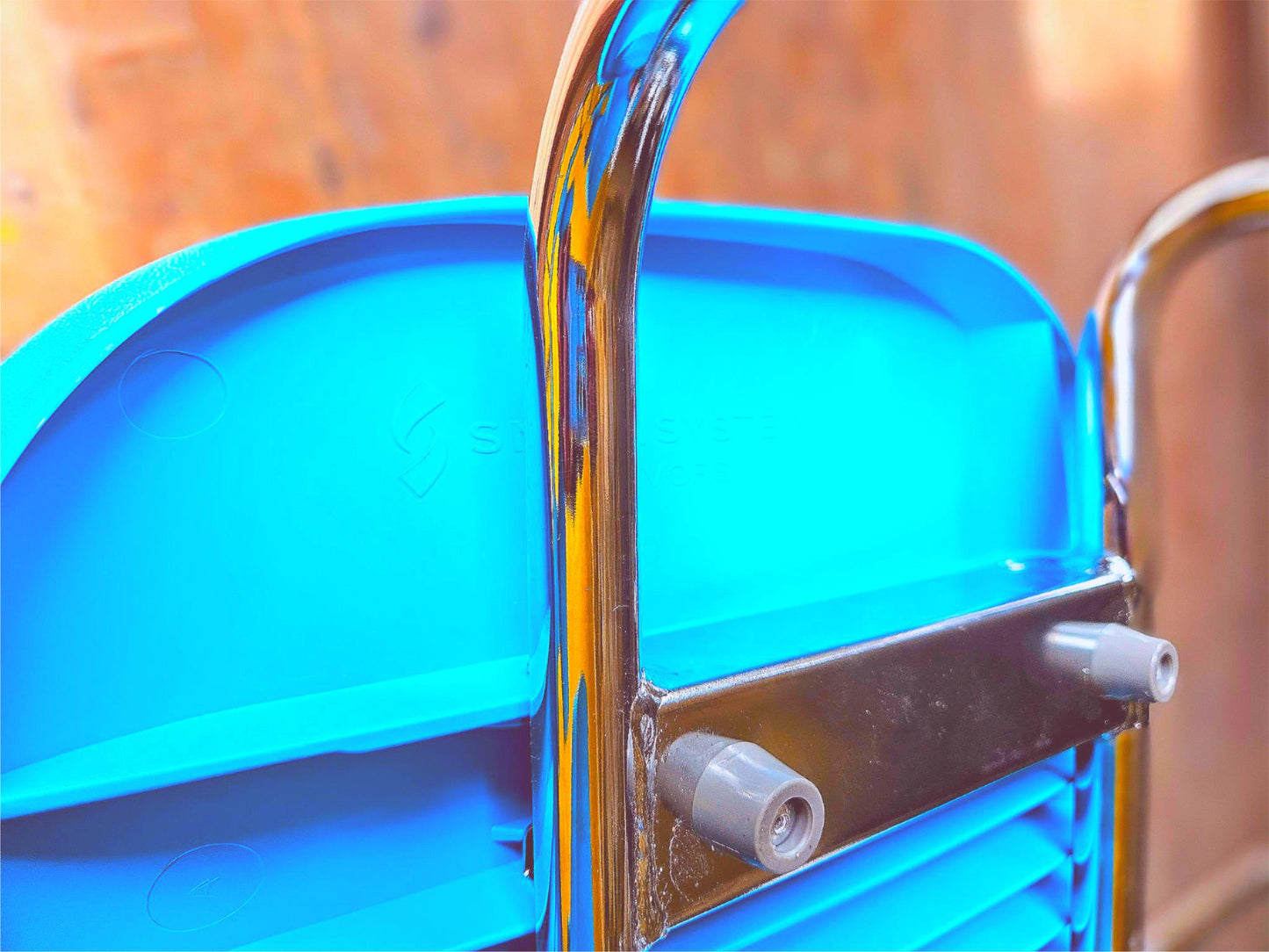 LOT 12 SMITH SYSTEM FLAVORS MODERN SCULPTED HOT MOULDED STACKING CHAIRS FREESHIP