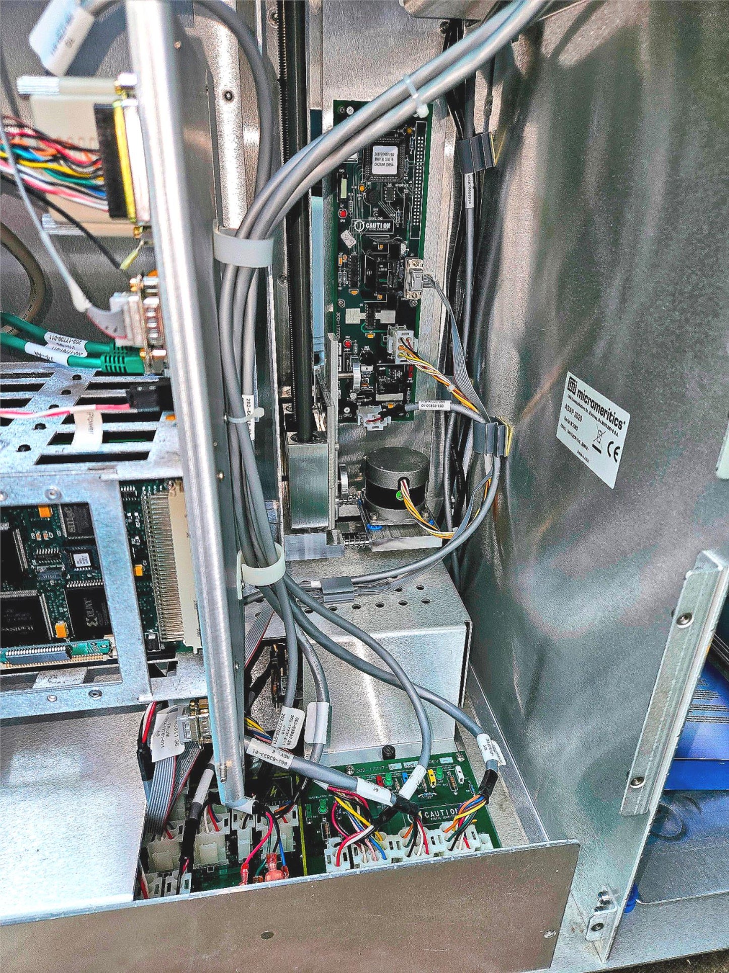 MICROMERITICS® ASAP 2020 SURFACE AREA & POROSITY ANALYZER EDWARDS EXT 75DX PUMP