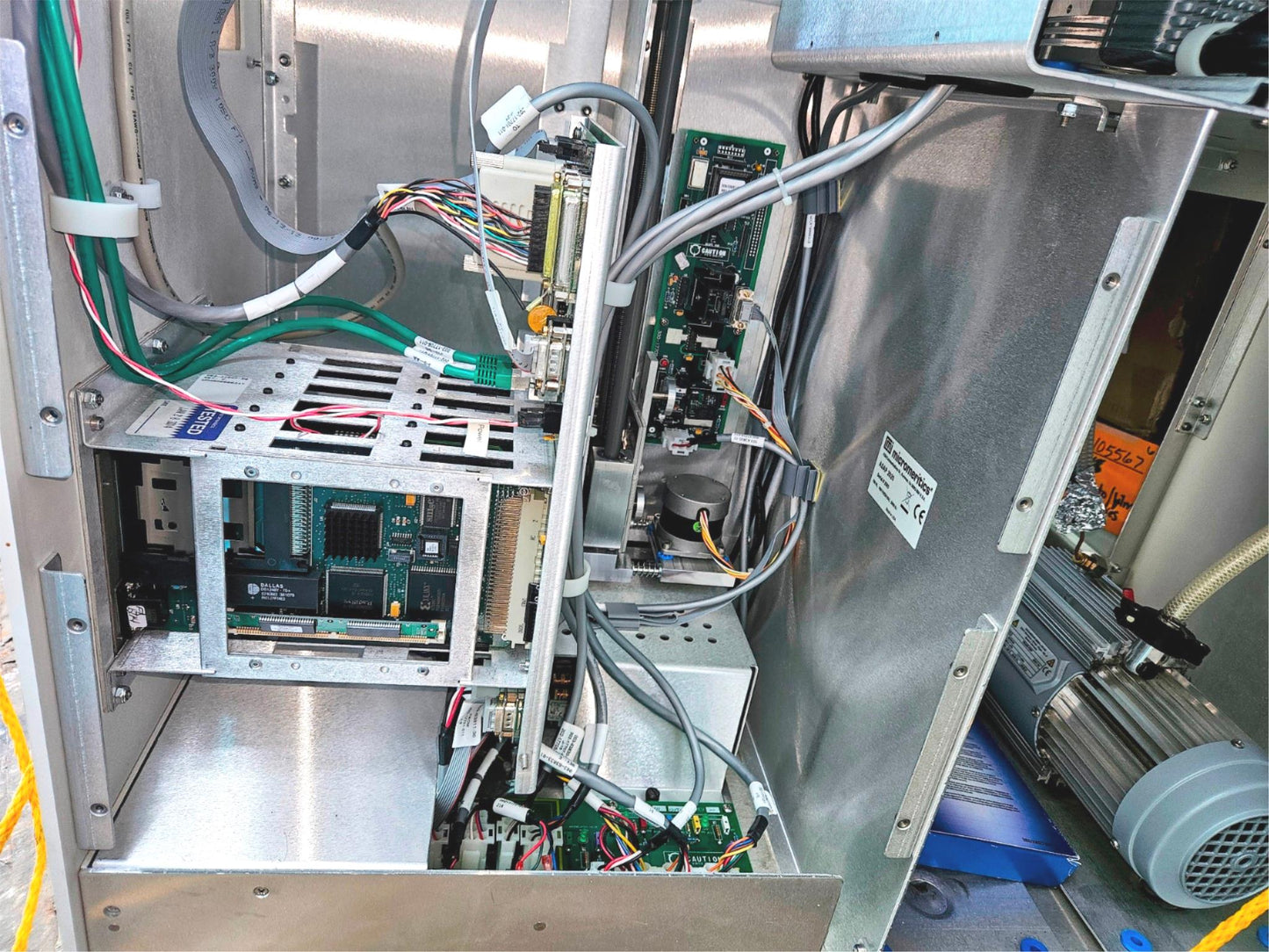 MICROMERITICS® ASAP 2020 SURFACE AREA & POROSITY ANALYZER EDWARDS EXT 75DX PUMP