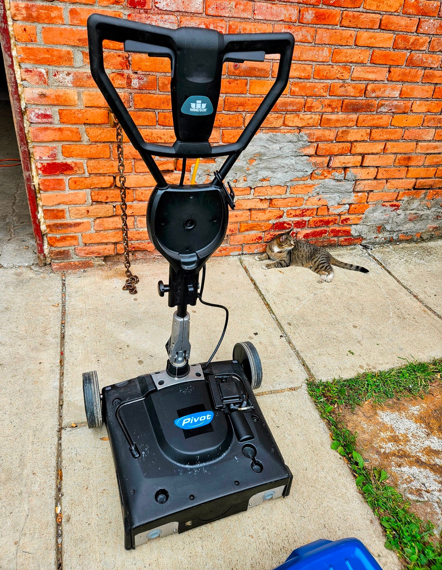 90-DAY-WARRANTY WINDSOR PIVOT IPX4 FLOOR SCRUBBER 2 BRUSHES WATCH-VIDEO FREESHIP