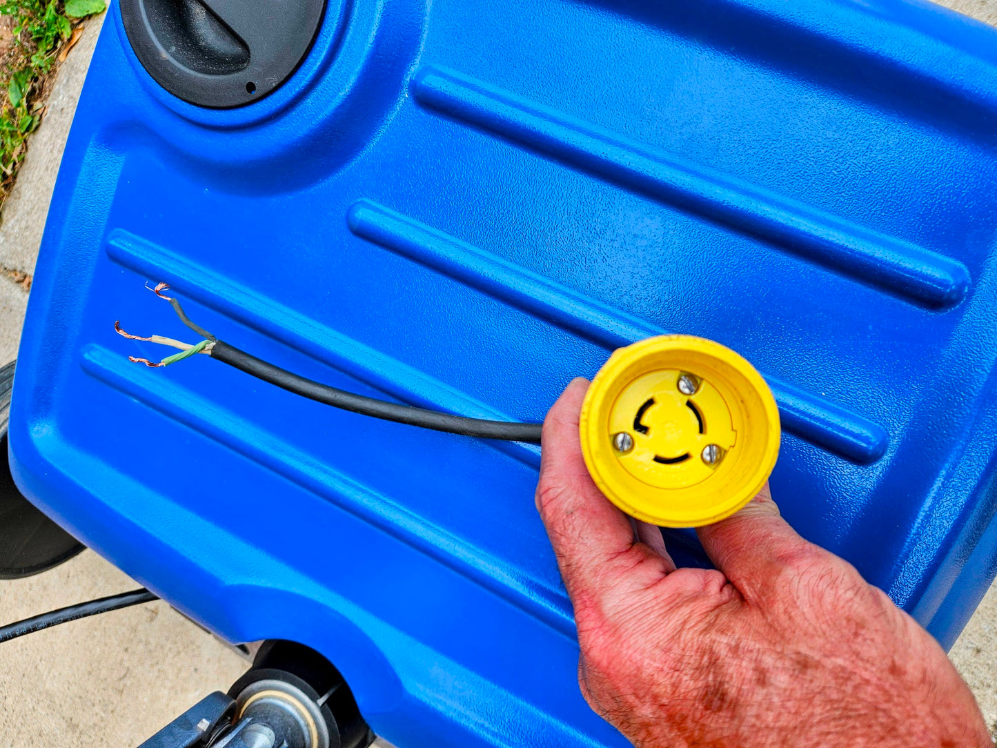 90-DAY-WARRANTY WINDSOR PIVOT IPX4 FLOOR SCRUBBER 2 BRUSHES WATCH-VIDEO FREESHIP