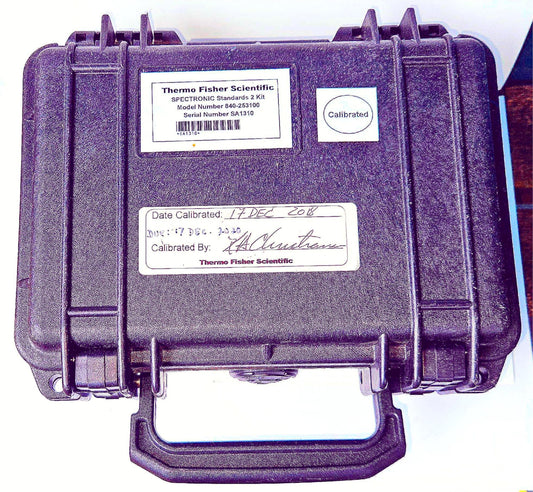 THERMO FISHER STANDARDS 2 CALIBRATION KIT 840 SPECTRONIC PHOTOMETRIC CUVETTE Vis