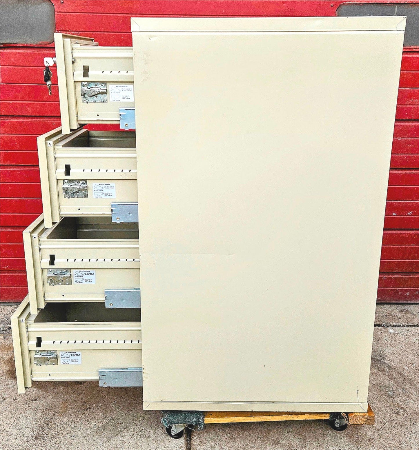 32"x22"x53" FIRE KING FIREPROOF R-3691 4 DRAWER FILE CABINET & KEYS WATCH VIDEO