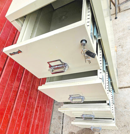 32"x22"x53" FIRE KING FIREPROOF R-3691 4 DRAWER FILE CABINET & KEYS WATCH VIDEO