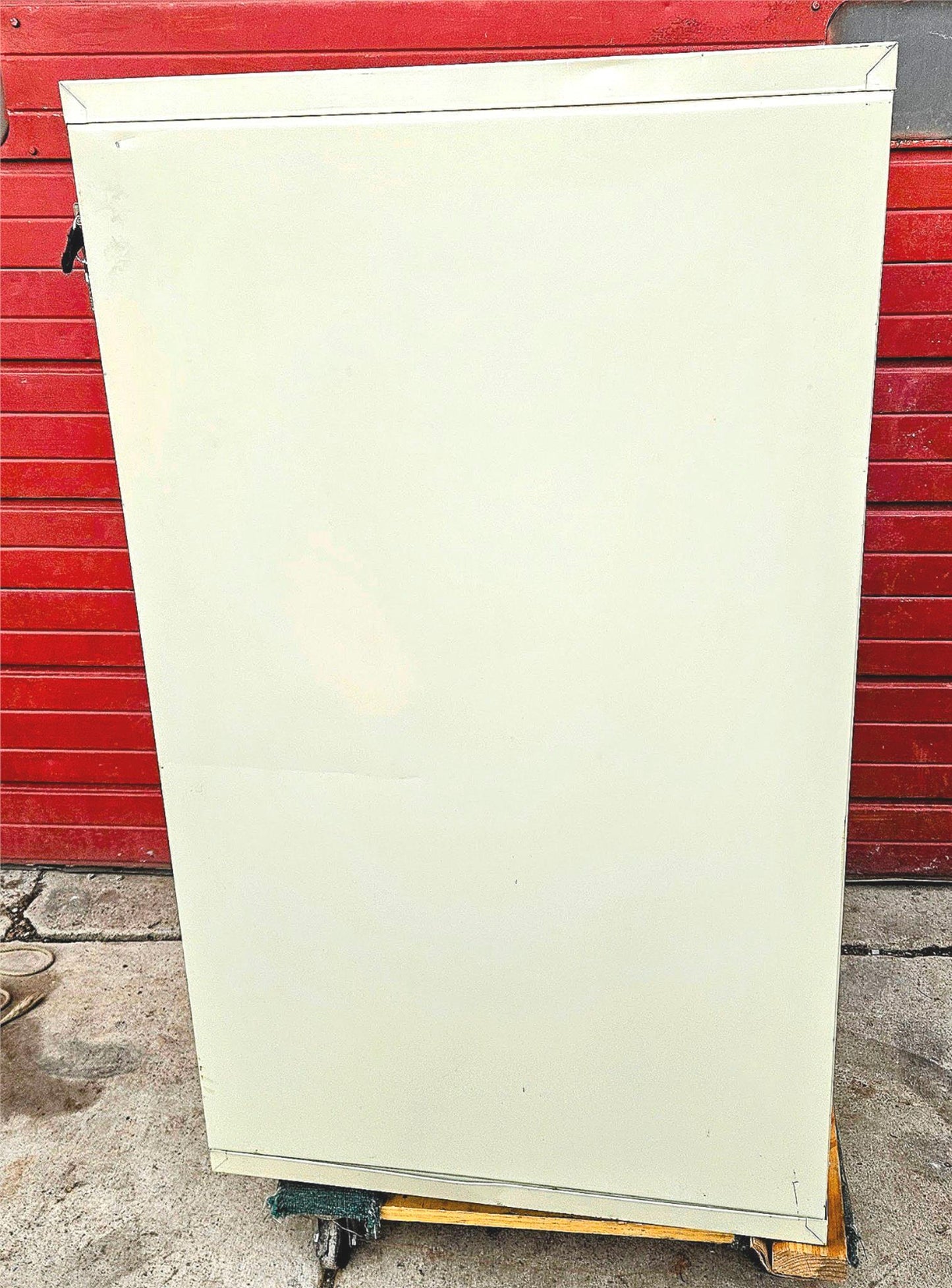 32"x22"x53" FIRE KING FIREPROOF R-3691 4 DRAWER FILE CABINET & KEYS WATCH VIDEO