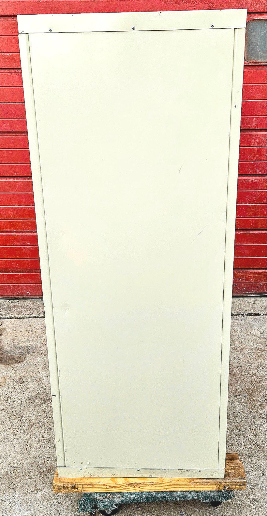 32"x22"x53" FIRE KING FIREPROOF R-3691 4 DRAWER FILE CABINET & KEYS WATCH VIDEO