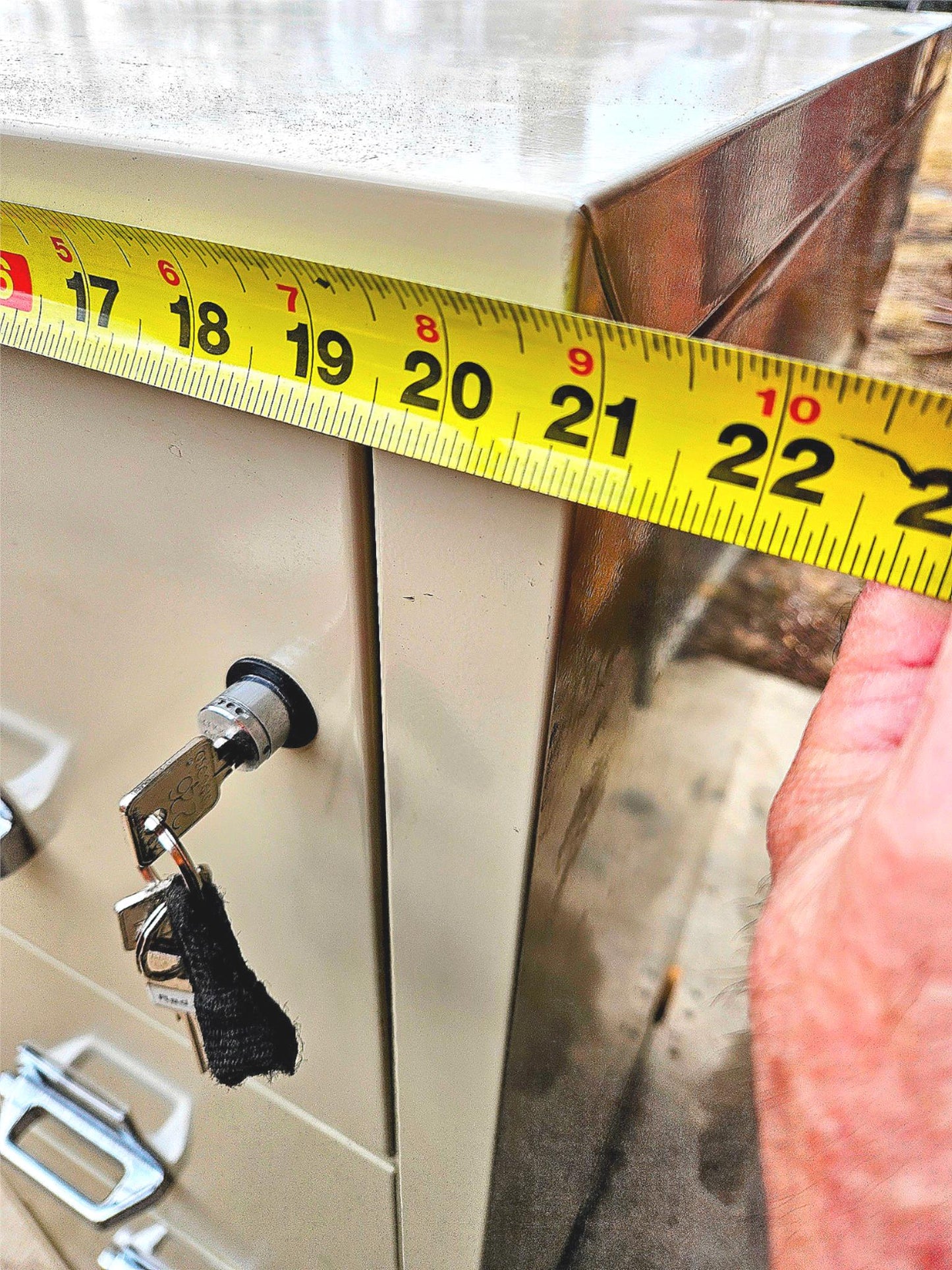 32"x22"x53" FIRE KING FIREPROOF R-3691 4 DRAWER FILE CABINET & KEYS WATCH VIDEO