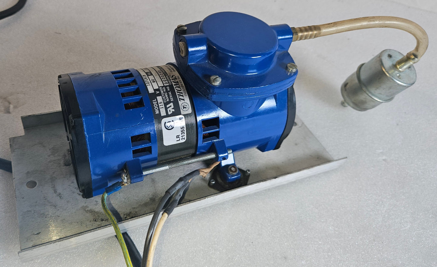 WARRANTY THOMAS 107CA18 OILLESS DIAPHRAGM MINI COMPRESSOR VACUUM PUMP WATCHVIDEO