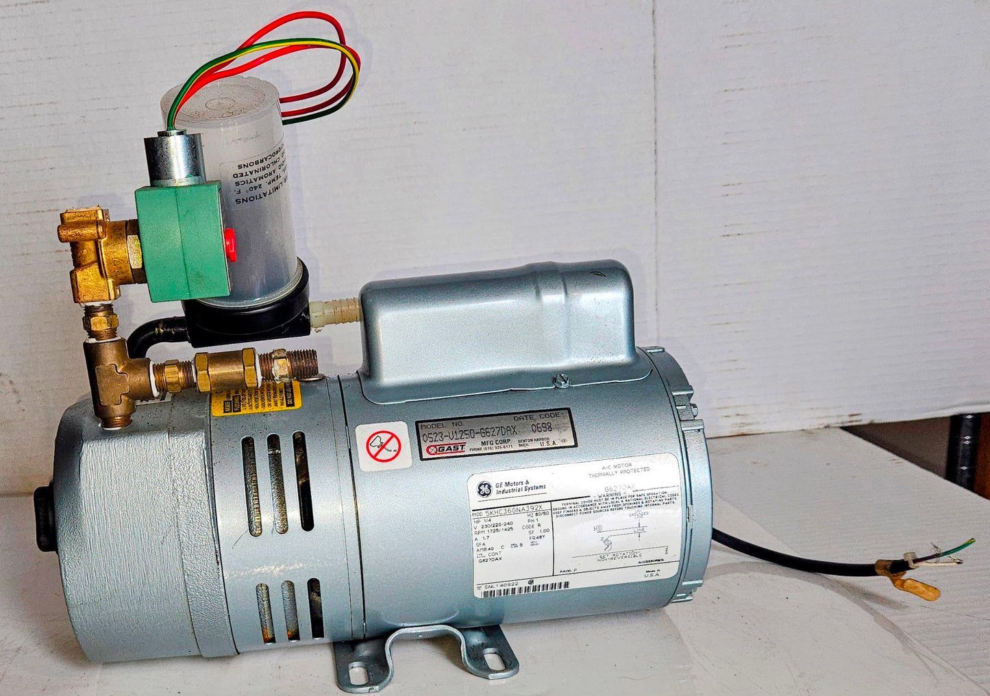WARRANTY GAST 0523 1/4HP 1PHASE220V 60/50HZ ROTARY VANE COMPRESSOR PUMP FREESHIP