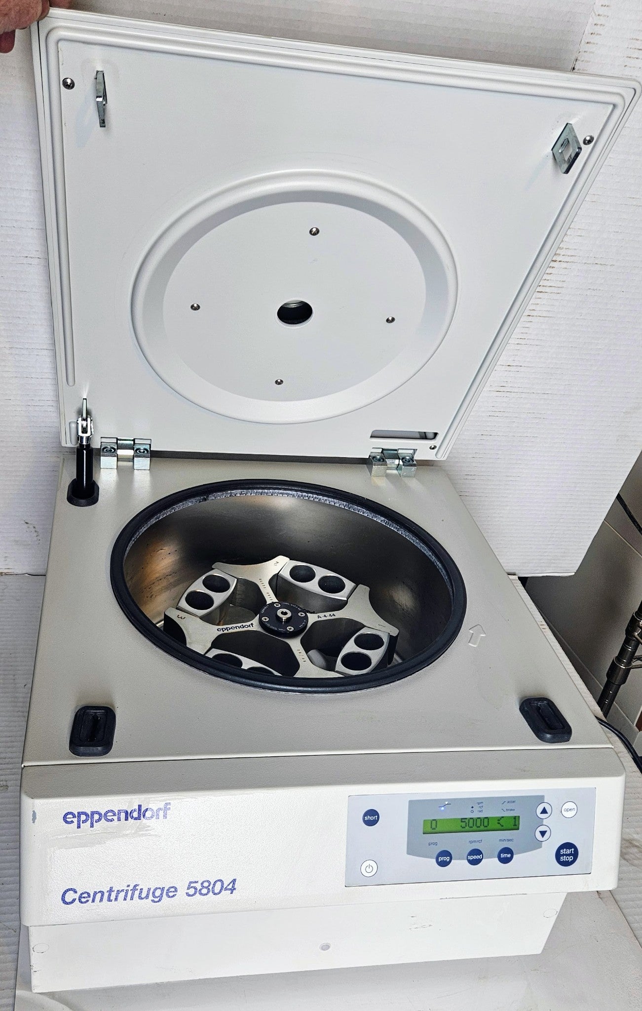 WARRANTY EPPENDORF 5804 CENTRIFUGE w A-4-44 ROTOR & BUCKETS WATCH-VIDEO FREESHIP