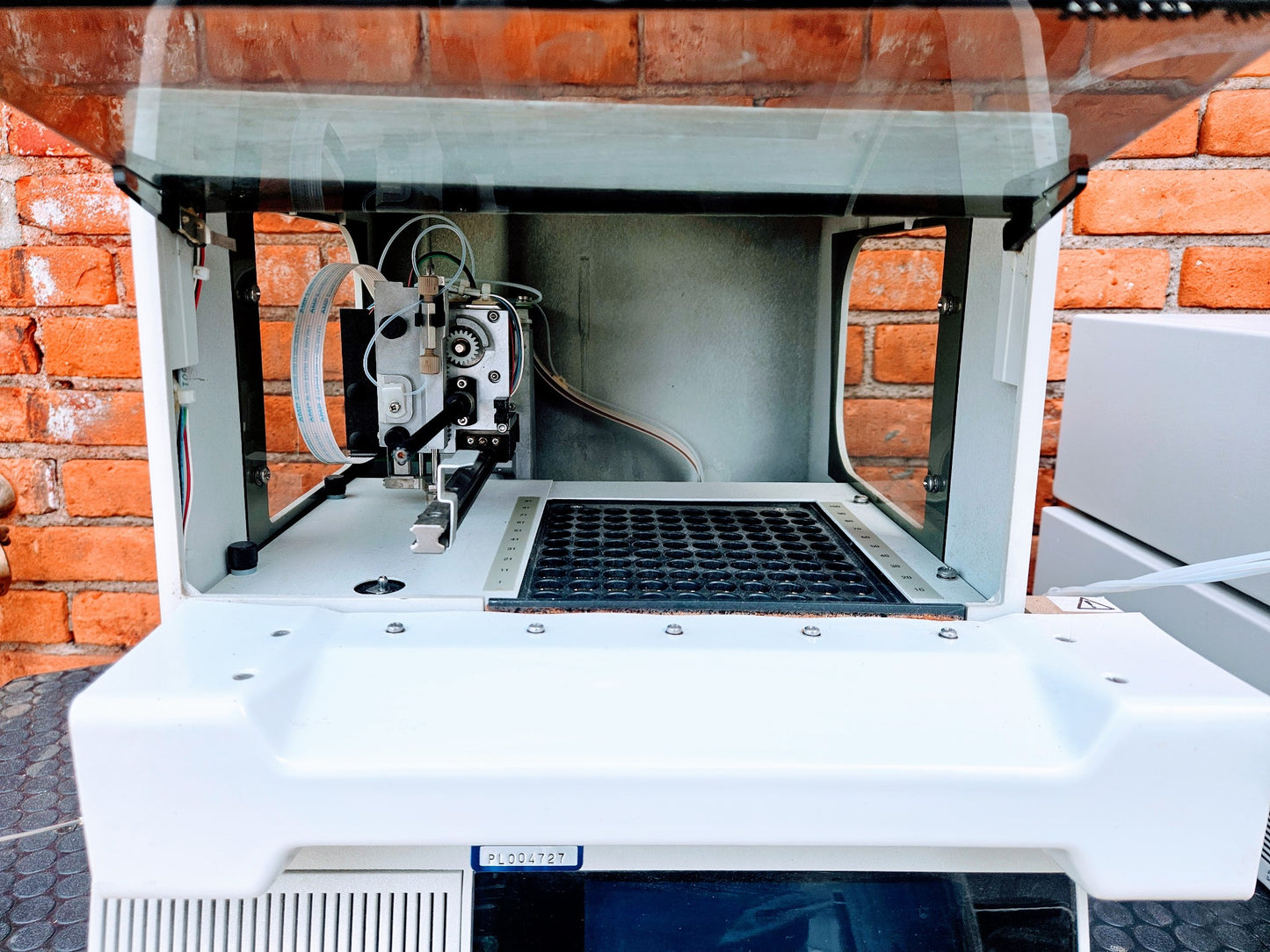 PERKIN ELMER 200 PELTIER TRAY ASSEMBLY LC AUTOSAMPLER COLUMN OVEN DIONEX GS50